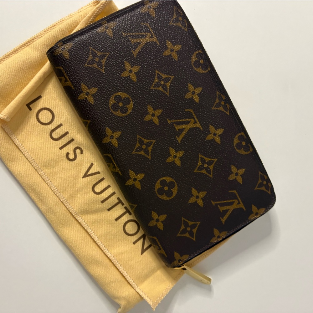 LOUIS VUITTON Monogram Zippy Organizer Wallet - Picture 4 of 7